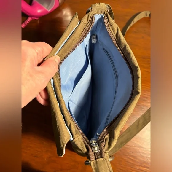 Baggallini olive crossbody bag w/adjustable strap - Picture 7 of 12